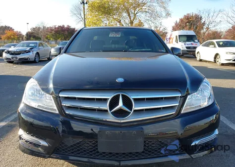 2013 Mercedes-Benz C 250 Luxury/Sport из США, поврежденный, VIN WDDGF4HB2DR291683